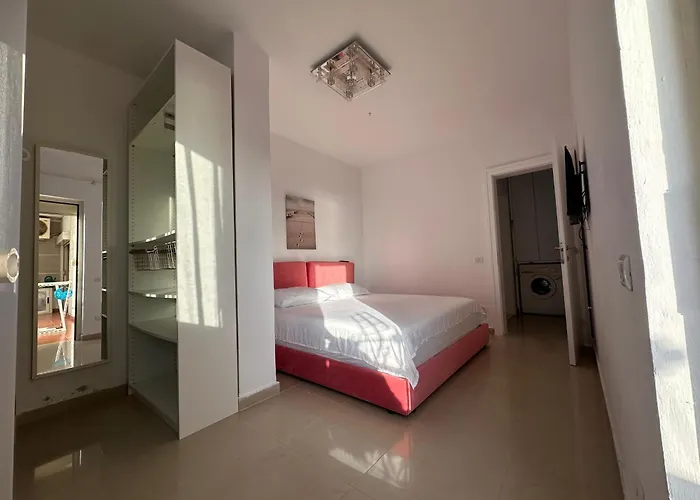Alcazar Luxury * Golem (Tirana)